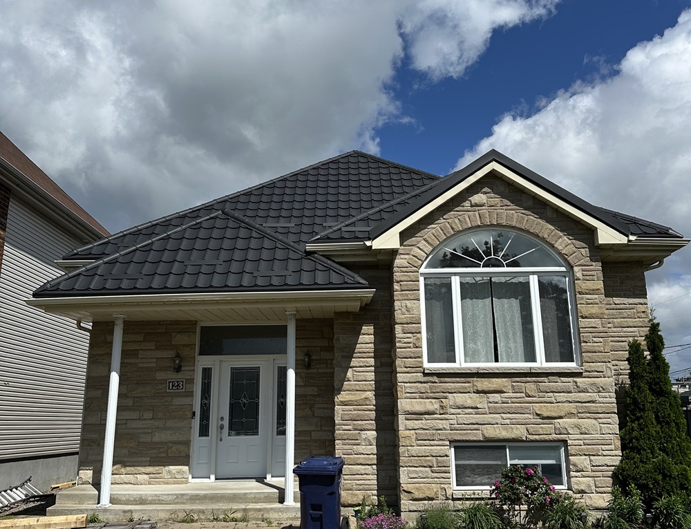 Remplacement de Toiture Métallique à Dollard-des-Ormeaux, Québec
